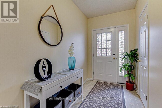 Photo - 320 Ambleside Dr