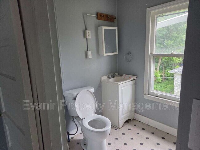 Photo - 626 Pritz Ave