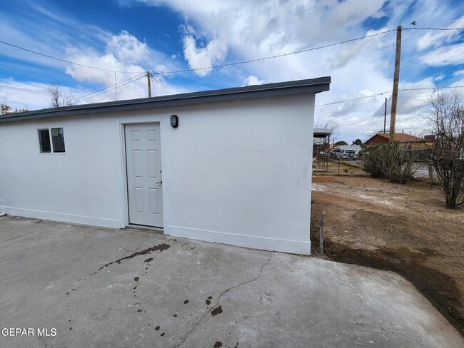 Building Photo - 116 N Clark Dr Rental