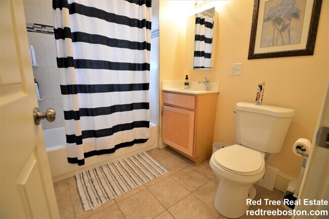 Photo - 74 Brooks St Apartments Unit 2