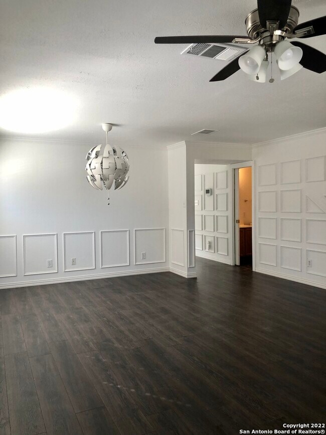 Photo - 8514 Coppermine-