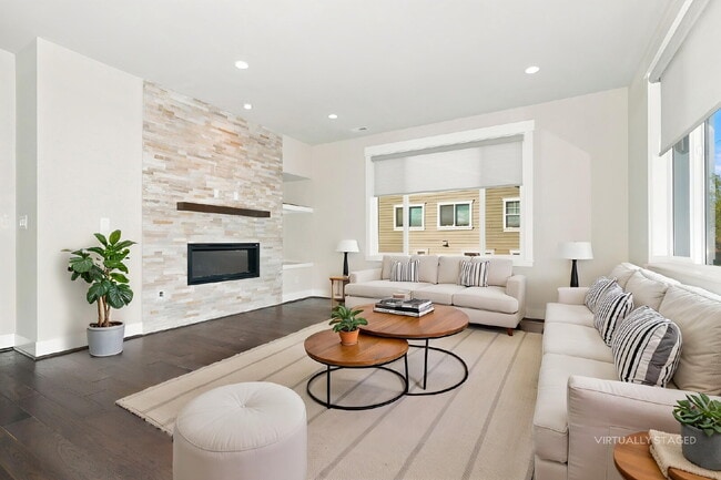 **Beautiful Sammamish Home in Desirable Canterbury Park**- AVAILABLE NOW FOR RENT!!