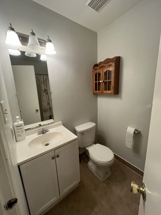 Photo - 207 Newtowne Sq