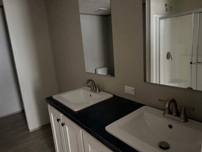 Photo - 118 Clara St