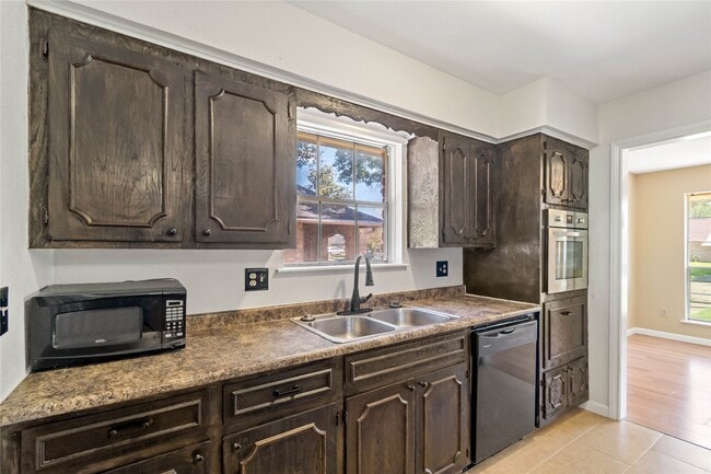 Photo - 10418 Sagemeadow Ln