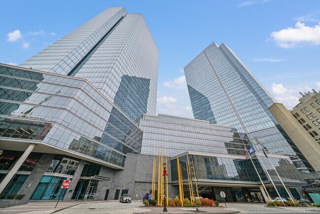 Building Photo - 1 Renaissance Square Unit 15E