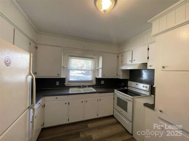 Photo - 5311 Princess St