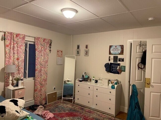 Photo - Great Brookline 5-bed Avail for September