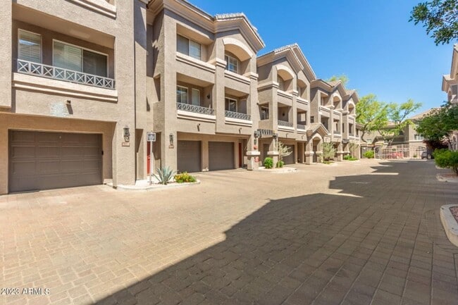Photo - Amazing Townhome in Gated Community! Unidad 1098