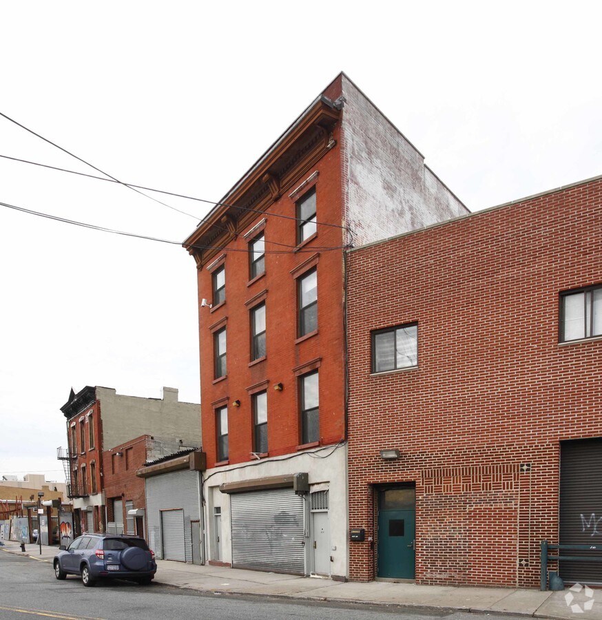 Foto principal - 8-57 Astoria Blvd