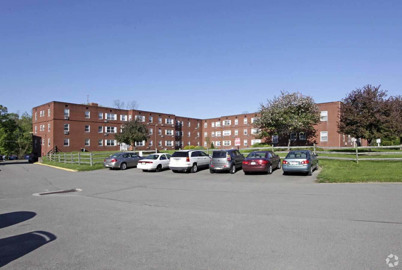 Beechwood Gardem Apartments - Beechwood Garden Apartments