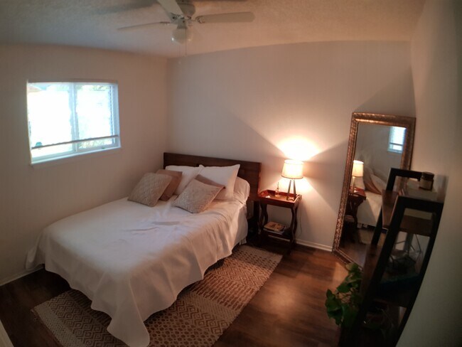 Photo - 1510 Rockdale Cir