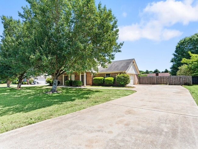 Building Photo - 105 Dorchester Ln