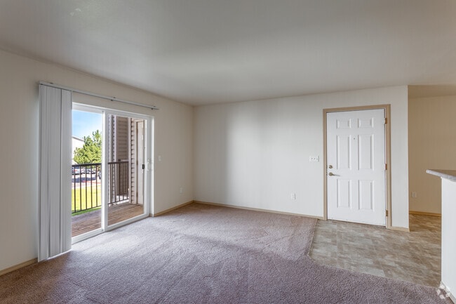 1BR, 1BA - 760 SF