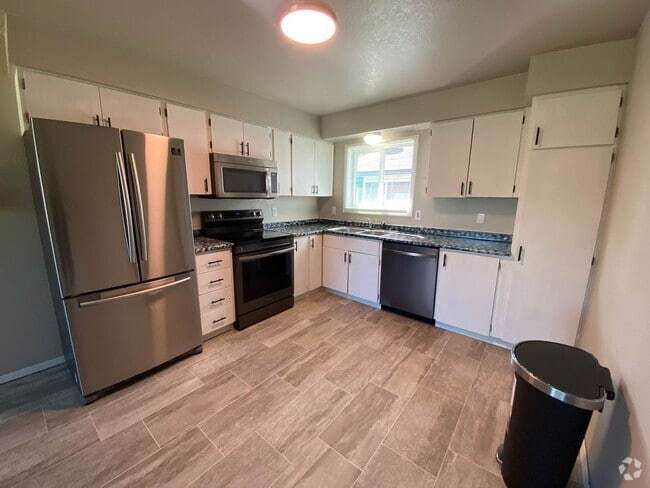 Building Photo - 1103 Karluk St Unit 2 Rental