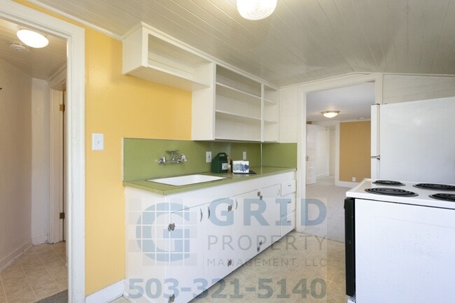 Photo - Two Bedroom Apartment Available in Milwaukie! Unit 04