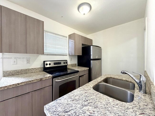 Photo - 529 SW 3rd St Unit 3