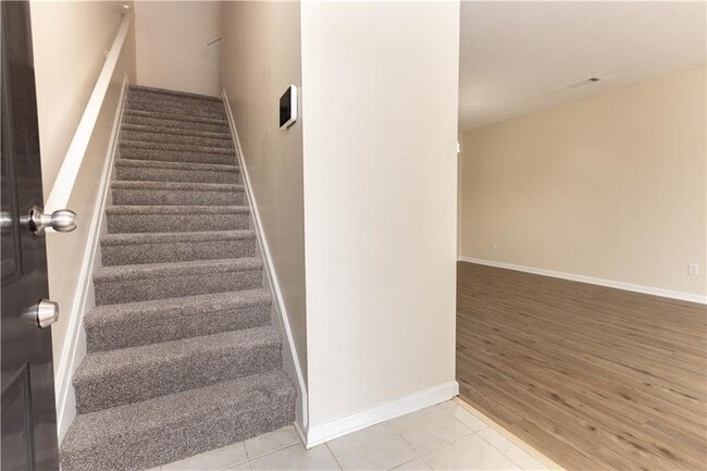 Photo - 1471 Riverrock Trail SW