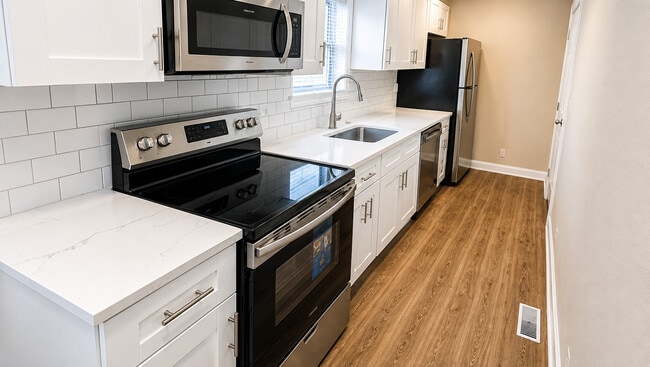 Kitchen - 437 Franklin St