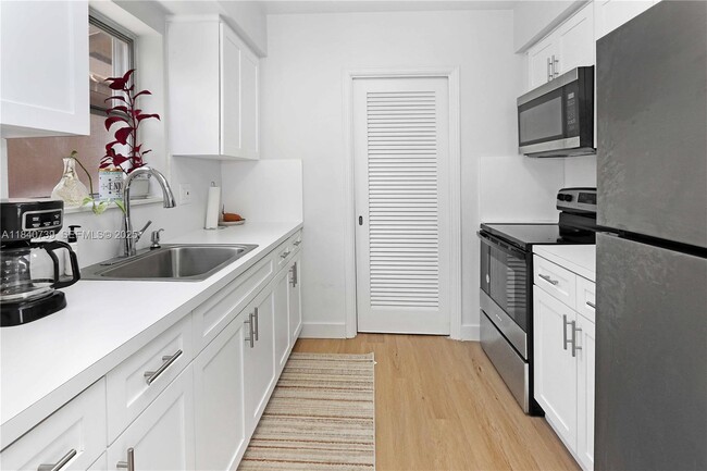 Photo - 326 Van Buren St