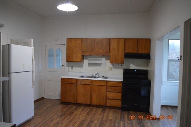 Photo - 330 SW Bryant St