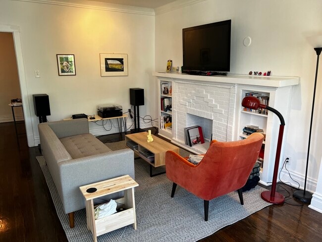 Photo - 1650 N Richmond St Unit 2