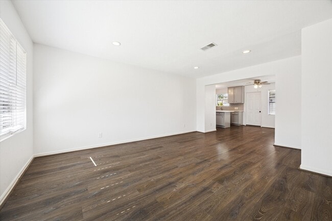 Photo - 4404 Vivian St