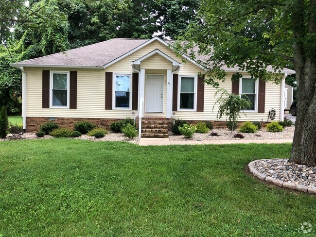 Front Yard - 36 W Paris St Rental