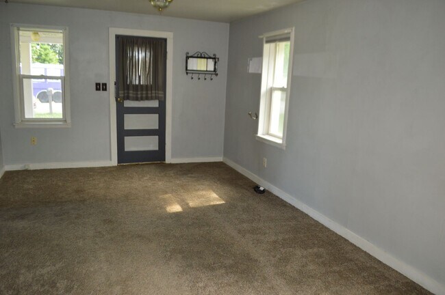 Photo - FOR RENT: 2 Bedroom house