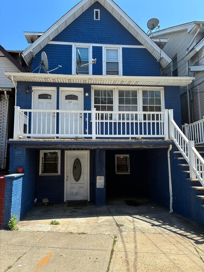 Building Photo - 244 Fowler Ave Unit 1 Rental