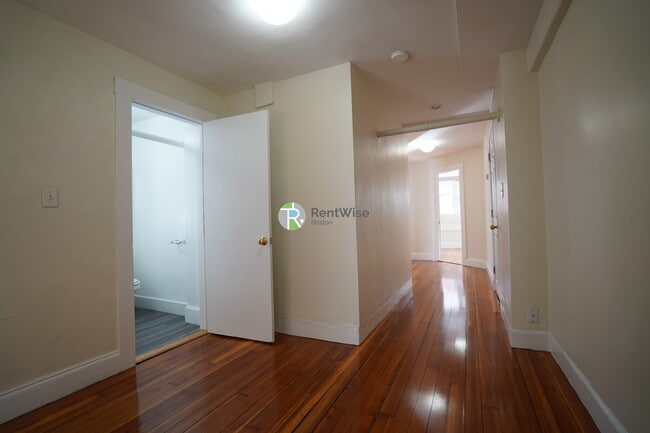 Photo - 7 Mt Hood Rd Unit B