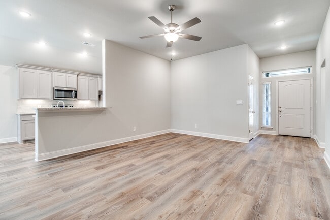 Photo - 2806 Clover Dr