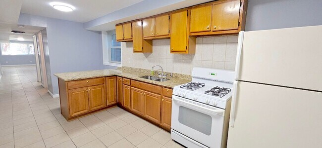 Photo - 2444 W Homer St Unit Garden