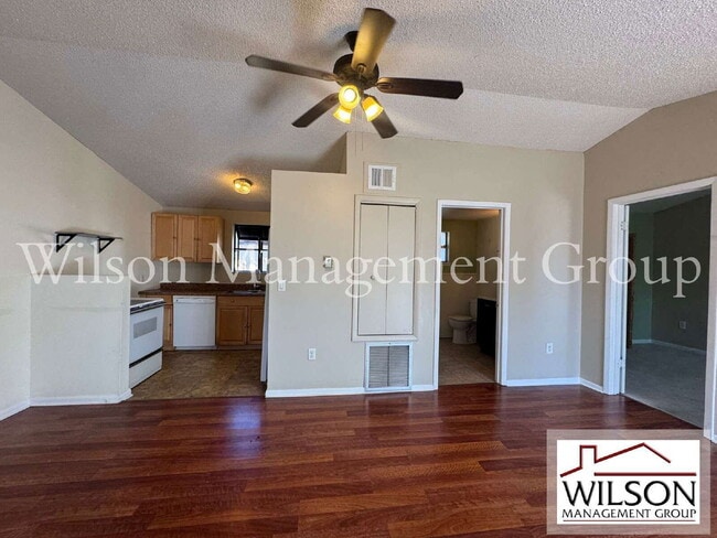 Photo - 3104 E Jefferson St