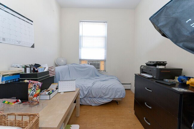 Photo - Upperfloor 2-bedroom apartment * next-door to BU