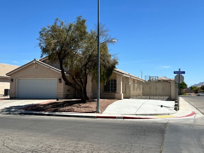 Building Photo - Cozy Fully Furnished Single Story Home