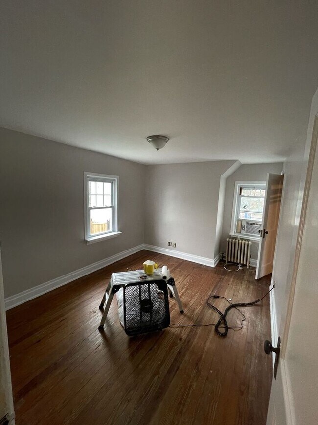 Photo - 235 Adelia St