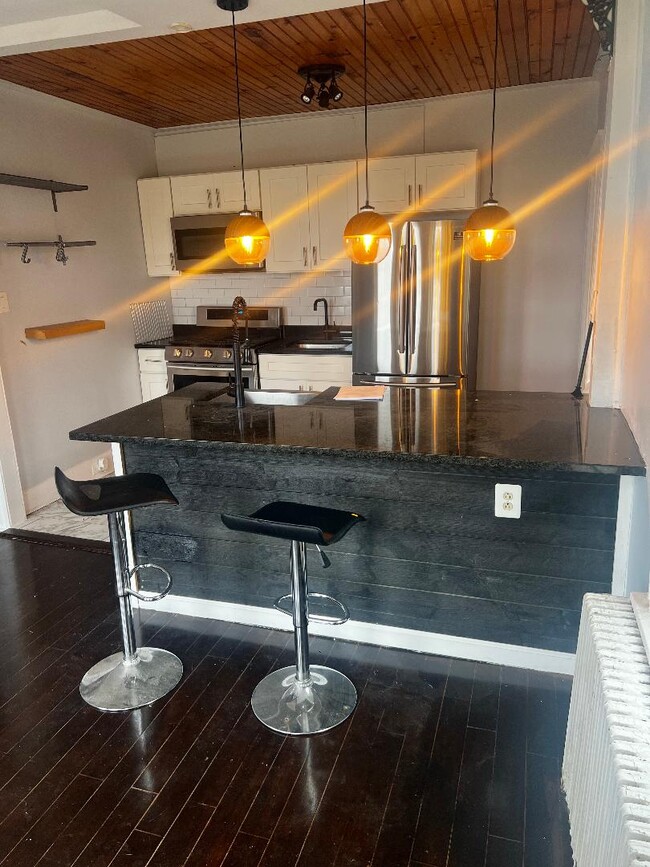 Building Photo - 422 W Coulter St Unit second flr