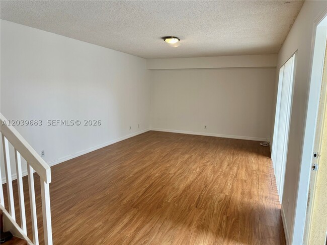 Photo - 721 NW 99th Cir