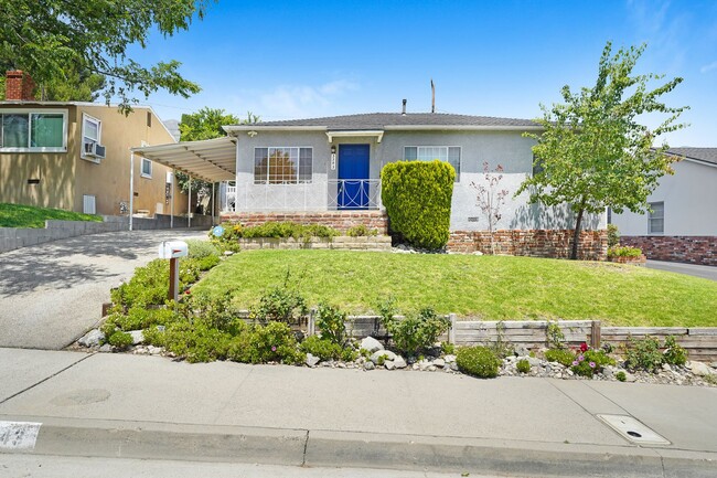 Photo - Beautiful 3 bed 2.5 Bath House- La Crescenta/Glendale
