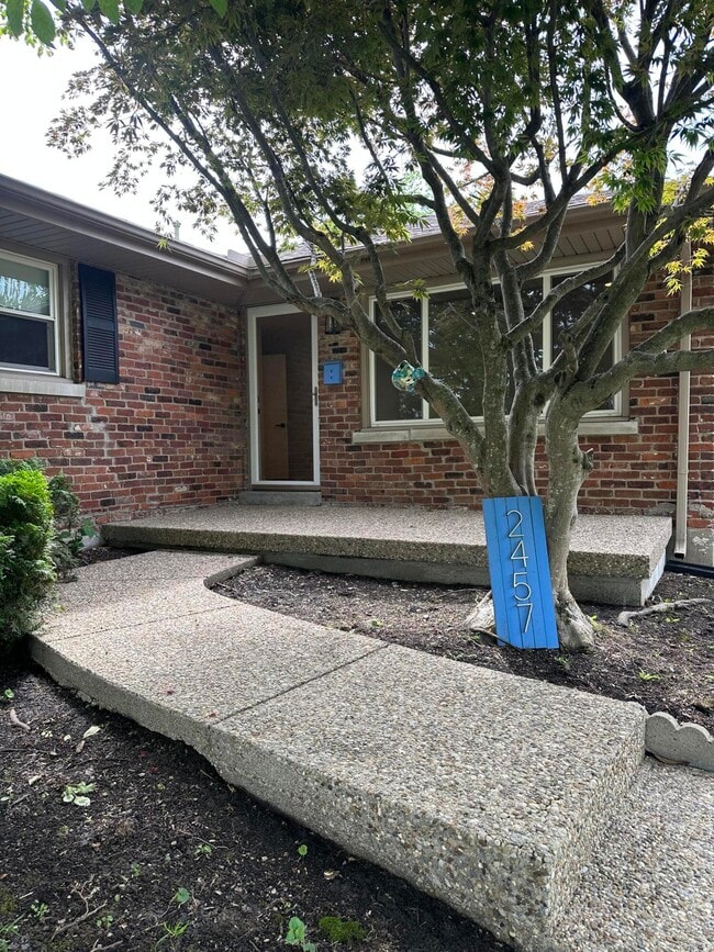 Photo - 2457 Eastway Dr House