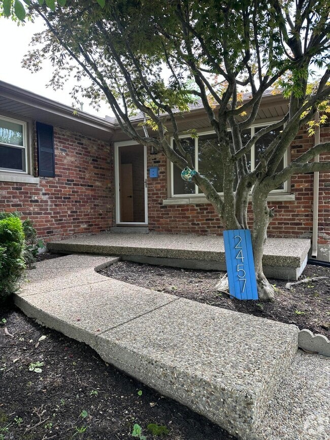 Building Photo - 2457 Eastway Dr Rental