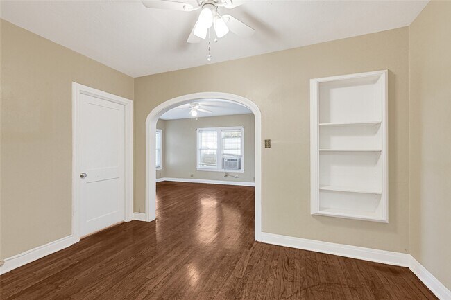 Photo - 4304 Pease St