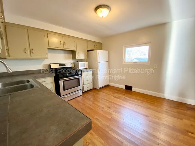 Building Photo - 825 Collins St Unit 2