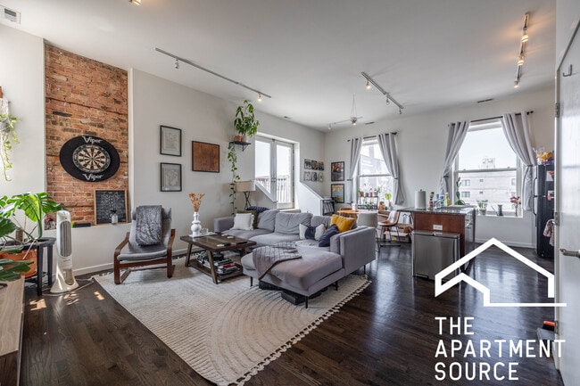Building Photo - 2401 W North Ave Unit 303 Rental