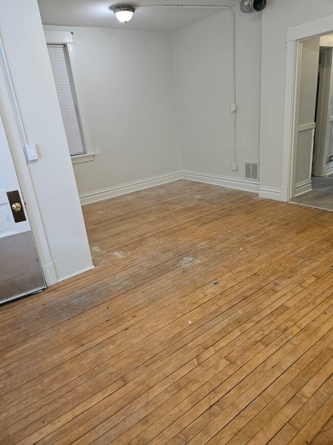 Photo - 3507 N Damen Ave Unidad Garden