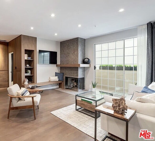 Photo - 930 N Doheny Dr Unit 317