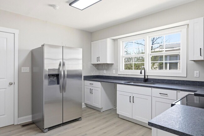 Photo - 2406 Kirby Ave