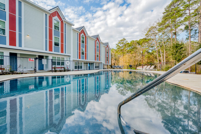 Piscina - Huntsville Village Apartments