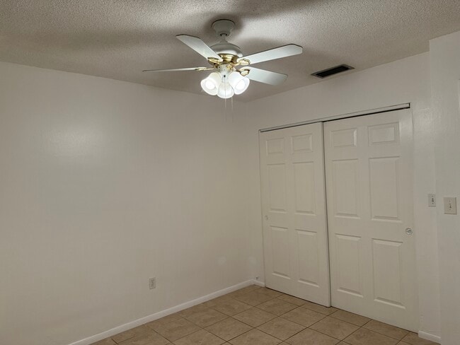 Dormitorio 1 - 38 SW 7th St Unidad B